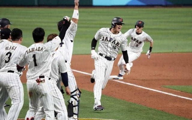 30人のランナーコーチ「全然見えてない」　劇的サヨナラを生んだ周東佑京の“確信”