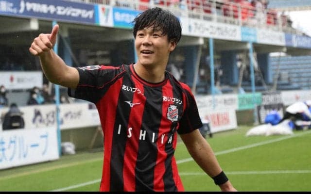 札幌に17歳のヒーロー現る！　2種登録の出間思努が2点差から粘る磐田に決勝ゴール【ルヴァンカップ】