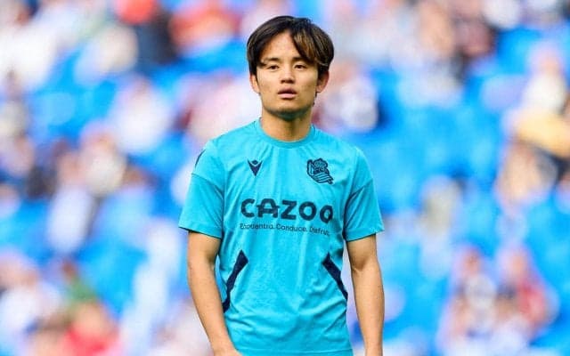 「着せられてる感(笑)」「なんかかわいい」ソシエダが久保建英いじり、帯刀袴姿が注目の的に「ごめん。笑った」