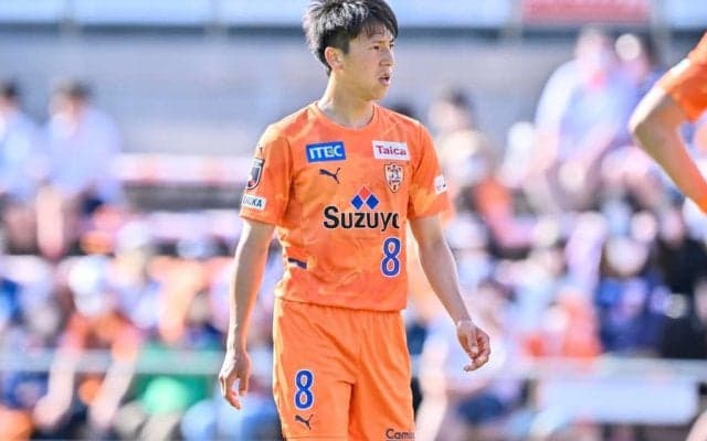 「まじで楽しそうw」元清水・松岡大起のブラジルクラブ練習映像に、「すげぇ馴染んでるw」の声！ 陽気なチームメイトと楽しむ姿にファン安堵