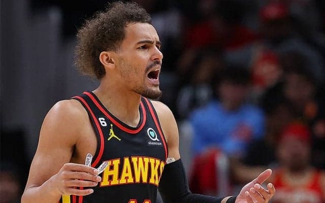 ペイサーズ戦でヤングが審判にボールを投げつけ退場処分に…試合はホークスが白星を獲得