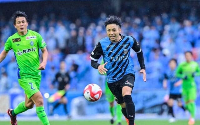 川崎、湘南にスコアレスで公式戦５試合連続未勝利＆３試合連続無得点に…小林悠が先発、マルシーニョが好機を連続で作るもゴールが遠く。大雨の中でサポーターの声援響く