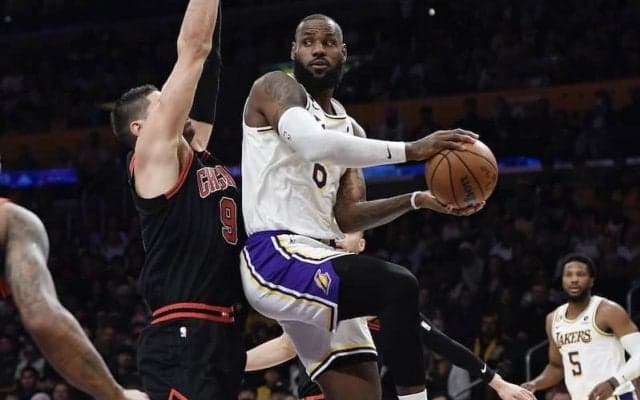レブロン復帰のレイカーズがブルズに敗れて連勝ストップ…八村塁は出場機会なし