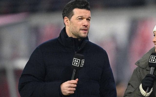 ドイツのレジェンド・バラック氏が21歳モデルとキス…新恋人は2年前に他界した息子の親友