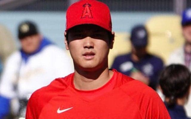 【MLB】光輝く筋肉美…薄着の大谷翔平が「スゴい体格」　神々しい盛り上がりは「肩から脚」