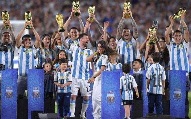 「全員美人」アルゼンチン代表選手のパートナーたち21人が大集結！W杯祝賀パーティーでのドレス姿が話題「世界で最も美しい」