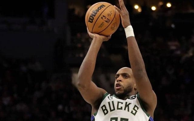 ヤニスとホリデー不在も、ミドルトンが34得点を奪ったバックスがピストンズを撃破