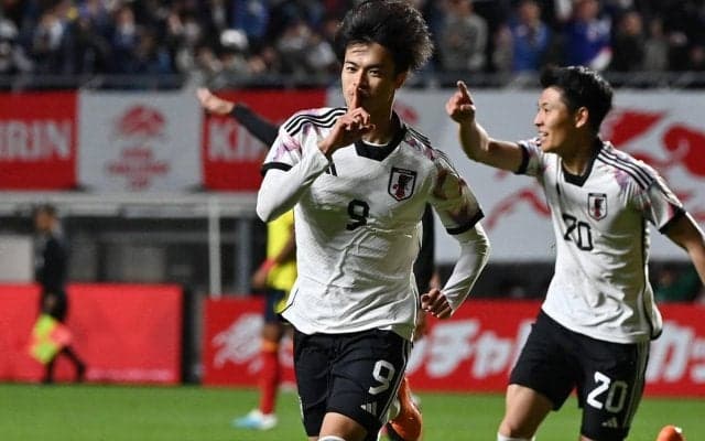 三笘薫が電光石火の一撃！ドリブルではなく高い打点のヘディングシュートで日本が先制!! 町野のタメ、守田のクロスも必見！