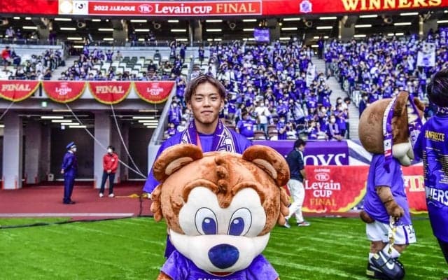 「今年も写真のクオリティがすごい」J1広島のマスコットカレンダー登場にファン歓喜！ 「９月がかわいすぎる」など、ファンから大きな反応！