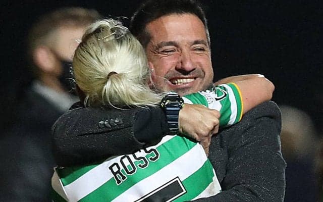 意味不明！レンジャーズのコーチがセルティック監督を後ろから頭突きする事件…女子サッカーで起きた謎行動が話題に