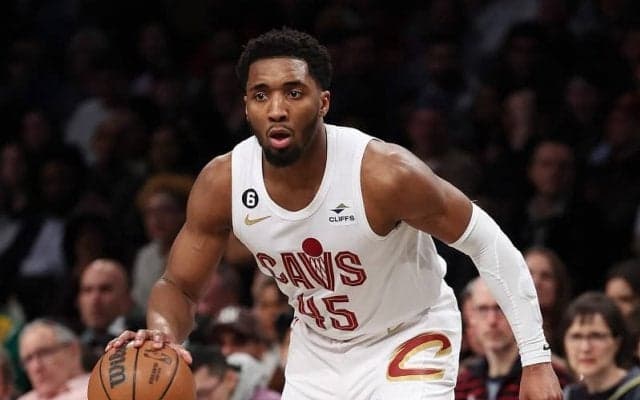 キャブズのドノバン・ミッチェルが現役4番目の速さで通算1万得点に到達