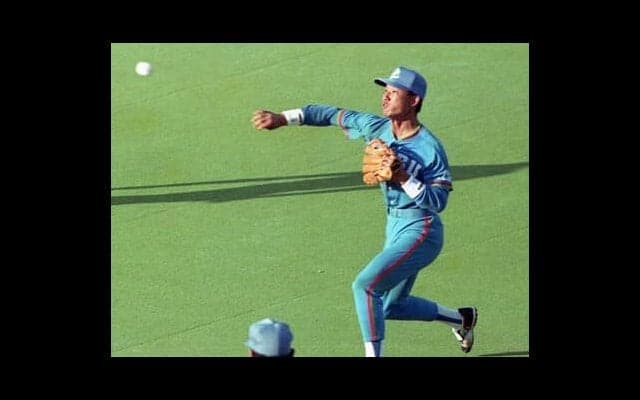 「ギャンブルスタート」を生んだ伝説のバックホーム　野村克也が悔しがった辻発彦のワンプレーが野球史を変えた