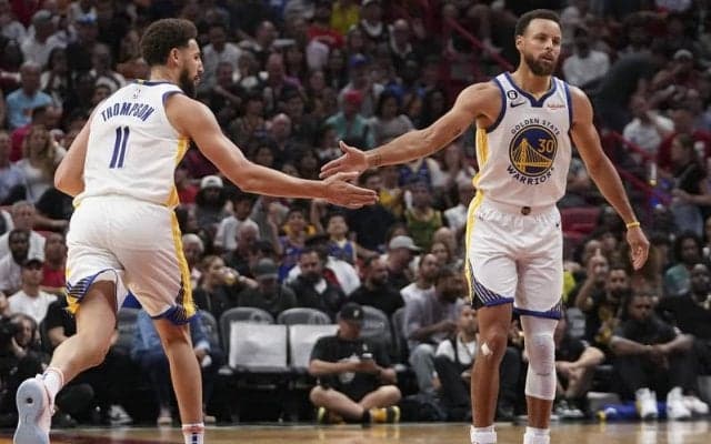 ウォリアーズのカリーとトンプソンが3ポイント成功数でそろって1シーズン250本に到達