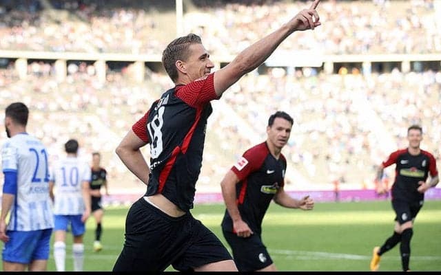 フライブルクの元独代表FWペテルゼンが今季限りで現役引退…