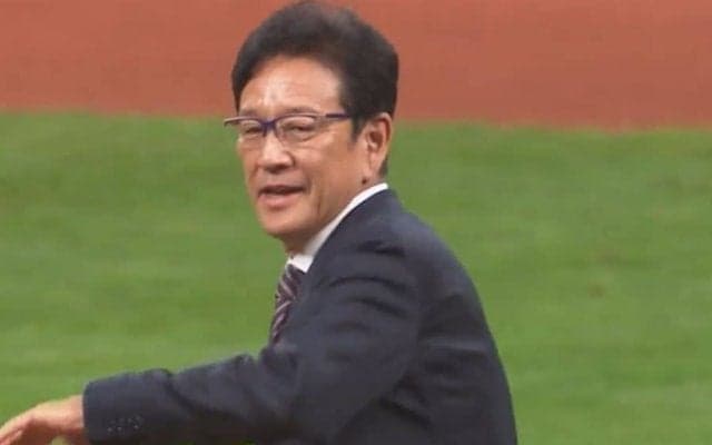 日本ハム開幕戦、急きょ栗山英樹氏が始球式　投球予定のヒルマン氏が“粋な”はからい