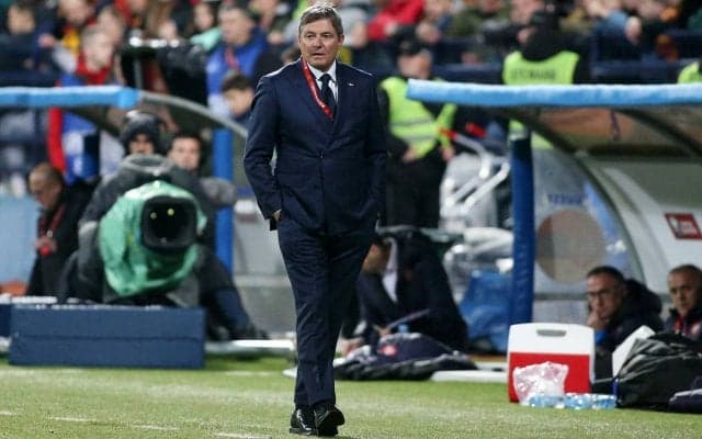 “ピクシー”ことストイコビッチ監督が代表戦でも革靴キック！伝説のシュートとは異なれど歓声集める「最高！」「まだプレーできる」