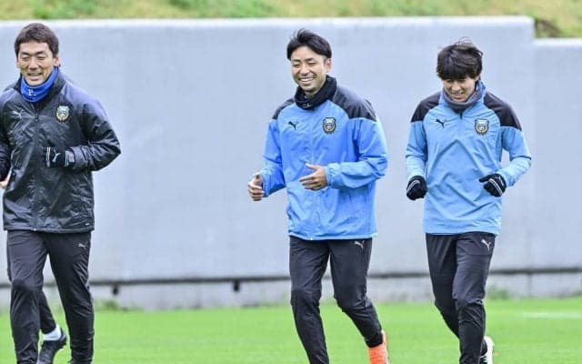 「公式が名指しはウケる」J1札幌スポンサー企業が川崎FW小林悠に「偽情報＆誘惑写真」を流す総力戦勃発！ しかし、小林が騙されない根拠は愛妻にあり！