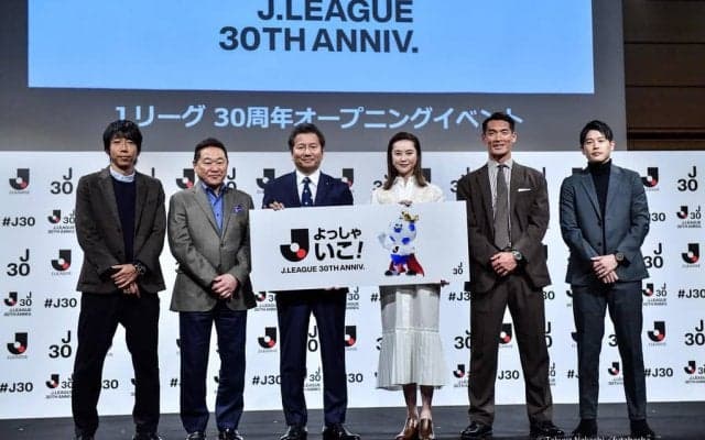 「難しい服なのに」「お洒落な杉ちゃん」Jリーグ30周年記念の「ファッション誌コラボ撮影」全身写真公開！ 個性あふれる衣装の18選手に「イケメンすぎる」の声