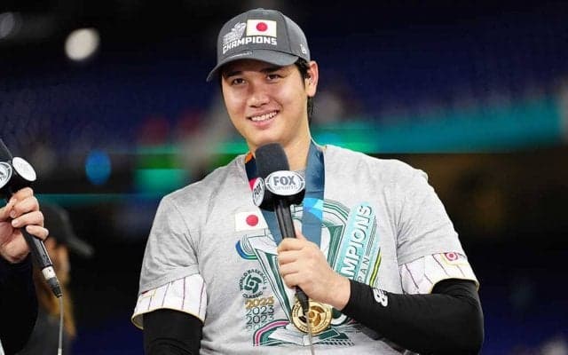 【スポーツビジネス】WBC表彰式での記念Tシャツに見た優勝セレモニーのユニフォーム露出問題