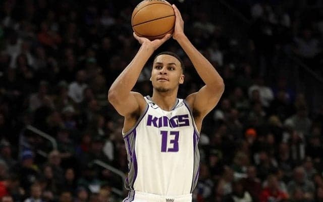 3ポイント成功数でNBA新人記録を塗り替えたキングスのキーガン・マレーが家族に感謝