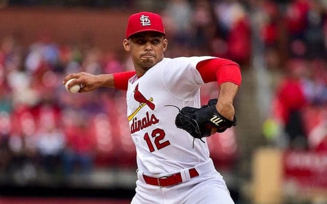 【MLB】166キロ剛球が“味方直撃”の恐怖…　顔ゆがめ退場の悲劇に米驚愕「残酷」「マジかよ」