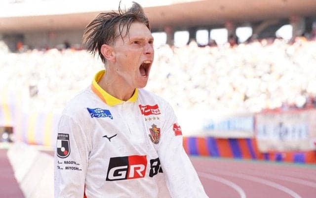 「神様」「エグすぎる」名古屋を逆転勝利に導いたユンカーの鮮やかボレーに称賛の嵐「Jリーグレベルじゃない」