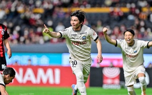 川崎が札幌に瀬川弾での逆転勝利で今季2勝目！ 家長昭博の0トップなど新システム採用し今季最多4得点で激闘制す…ダミアン、車屋復帰も小林が負傷退場でまたも1人少ない展開に