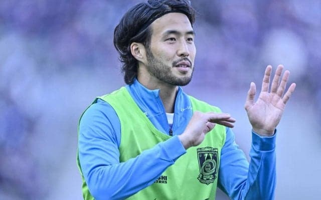 「幸せそうな写真ですね！」浦和DFと人気女性モデルの「新婚2ショット」公開！ さらに「2人の肩組ショット」には、「3枚目の写真とかめちゃめちゃ良いなぁ」の声も