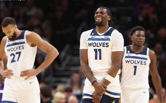 ウルブズのビッグマン、ナズ・リードが左手首骨折のため6週間の戦線離脱