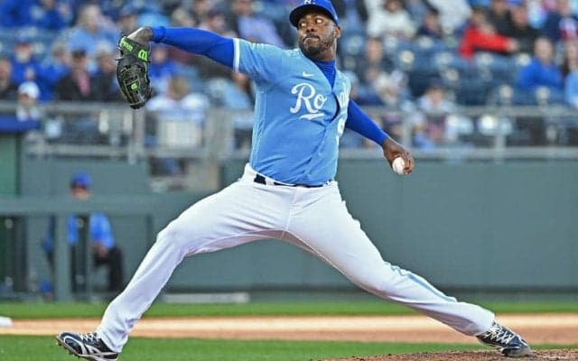 【MLB】165キロの爆速球が「ミット痛めつけた」　お騒がせの“人類最速左腕”が「復活だね」