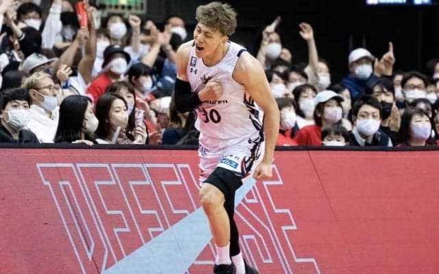 今村佳太の逆転ショットで熱戦に終止符…琉球が敵地で千葉Jと1勝1敗のイーブンに
