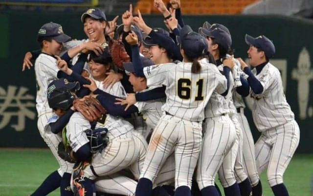 神戸弘陵が女子高校野球の日本一　「選抜」決勝で花巻東下す…東京ドームに笑顔と涙