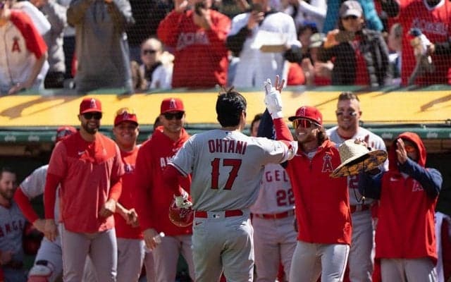 【MLB】HRを放つ大谷翔平の背後に「怒涛のくら寿司」　中継見たファンの間で“話題沸騰”