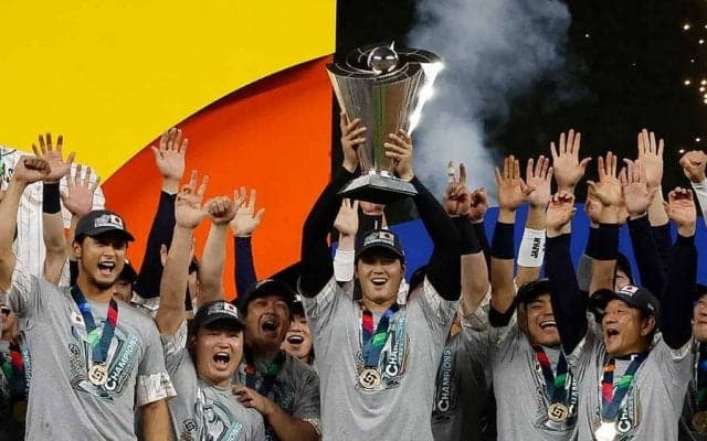 WBC優勝トロフィーを全国で展示　12球団の本拠地巡回…野球殿堂では数時間待ち大人気