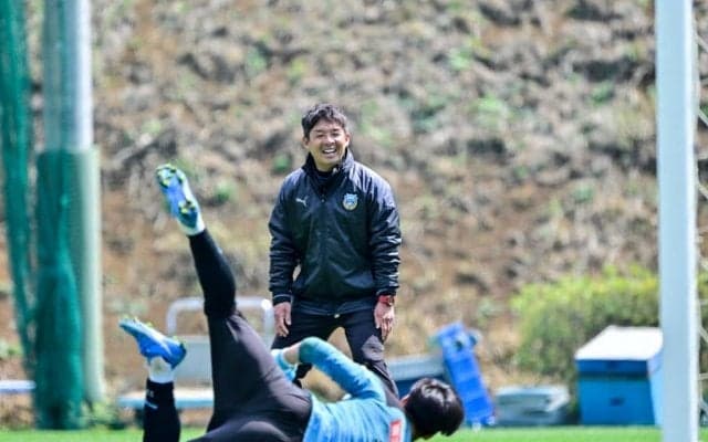 川崎の練習場に、サポーターの「かわいい」の声が響く！「何ですか、この幸せ空間は」とSNS上でも話題になった練習メニュー… 大島僚太と山村和也が練習合流した最初の公開日