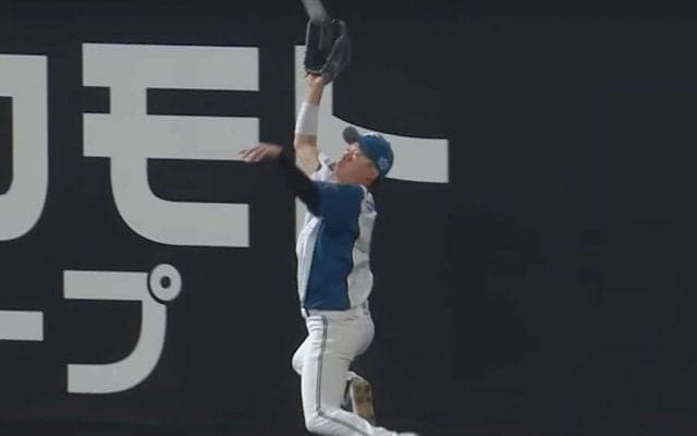 安打もぎ取る“空中浮遊”が「怪物すぎる」　投手も驚愕の新人「期待値爆上がり」