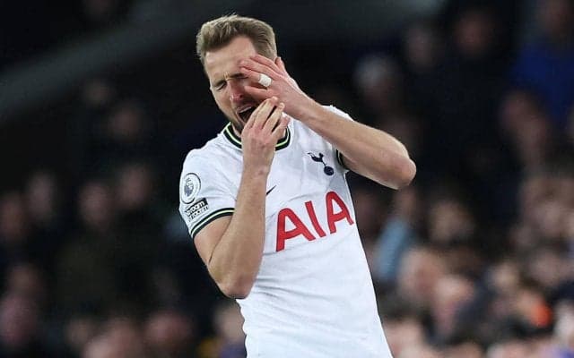 ケインの倒れ方が大袈裟だった？エバートンMFが手を出し退場したシーンのオーバーリアクションに解説者が苦言「恥ずかしいものだった」