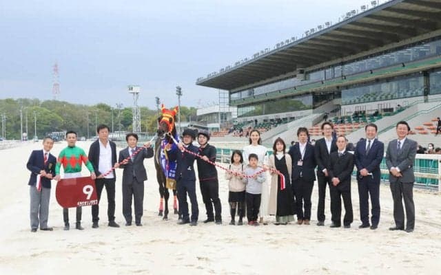 【園田・菊水賞】べラジオソノダラブが菊水賞制覇…橋本マナミが表彰式に登場