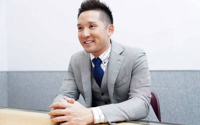 杉谷拳士氏が会社設立を報告　腕組み“社長顔”に痛烈イジリ「ついに就活終わる」