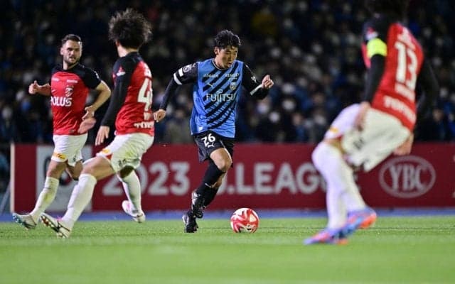 「三笘並みに厄介」川崎の19歳FWが浦和の守備陣を翻弄した「超絶ドリブル映像集」が驚異の13万回再生！ 内田篤人も絶賛した右ウインガーの圧巻テクニック