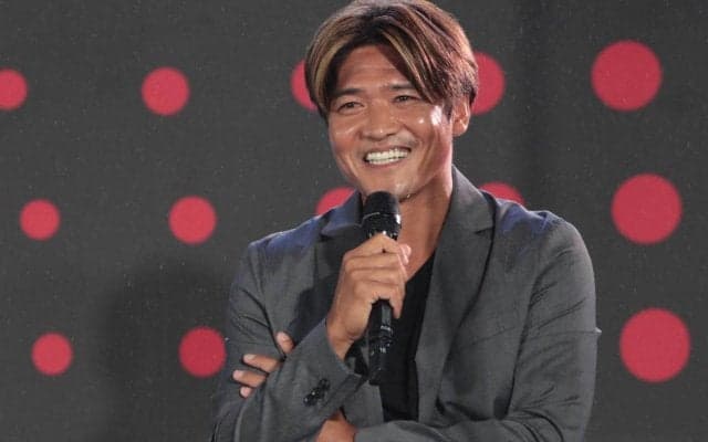 「めちゃくちゃいい」「ナイスピッチ」元日本代表FW大久保嘉人が甲子園のマウンドで見事な投球フォーム！「130キロは出てたはず」