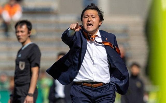 「火傷しそう」「足りないもん全部もってる」熱血漢・秋葉忠宏監督の熱さが話題！清水初白星後のロッカーで喜び爆発「こういう男が必要だった」