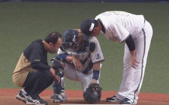 オリックス森友哉が緊急交代　左手にワンバウンド直撃か…場内ざわつく