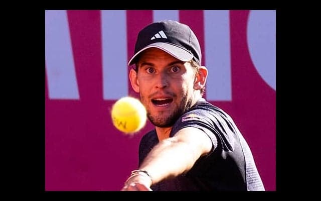 ティーム 恩師と契約終了