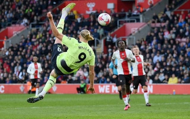 完璧バイシクルが話題のハーランドが偉業達成！ ペップはメッシ＆C・ロナウドと並べると自信「本当に信じられない」