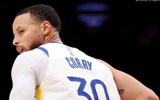 王者ウォリアーズが1クォーターにNBA新記録の55得点で快勝、キングスとのPO1回戦へ