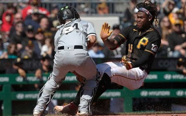 【MLB】大怪我の走者に目もくれず…乱闘に夢中の選手たち　ファンも呆れ「助けてあげろよ」