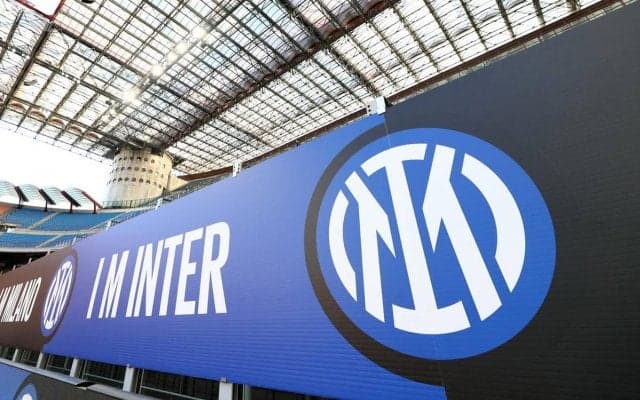 「最もセクシーでスタイリッシュなジャーナリスト」イタリアに新たな名物リポーター登場か、インテル戦中心にCLでも活躍のエヴァさんに注目