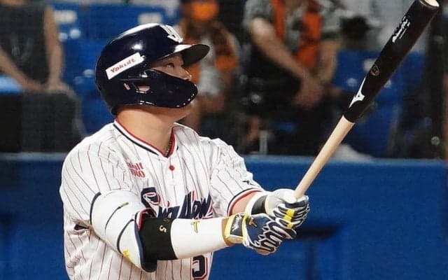 村上宗隆の2号は“落ちてこない”特大弾　投手呆然、ファンは戦慄「目覚めたやんけ…」