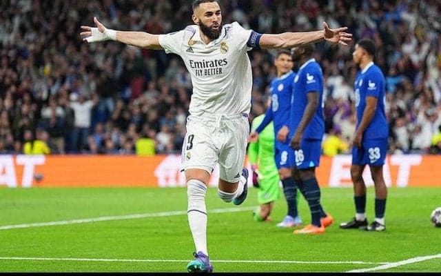 師弟対決となった3季連続強豪対決は王者マドリーが10人チェルシーに先勝！　ベンゼマ先制弾に途中投入アセンシオがダメ押し弾《CL》